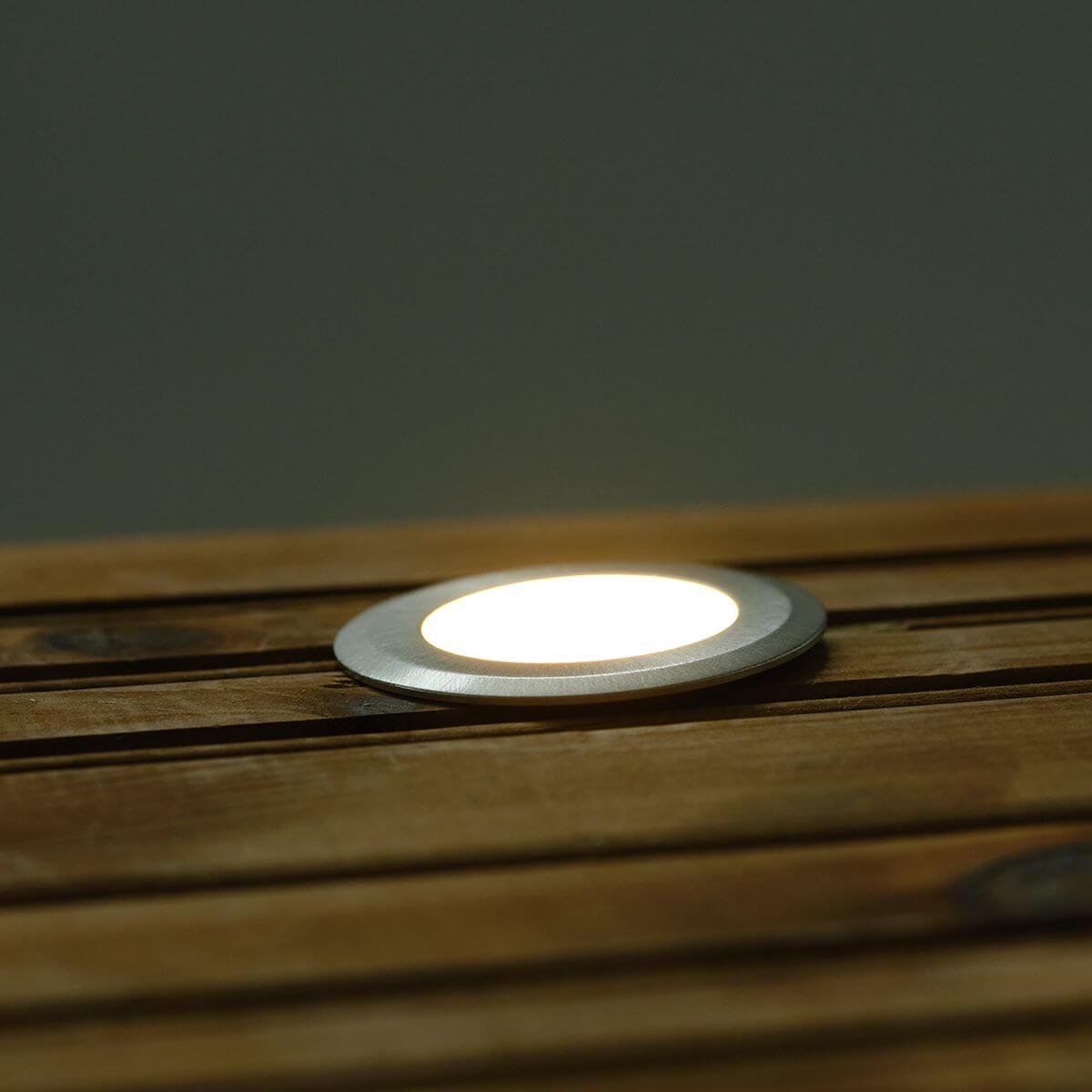 Terassivalot vai LED-nauha terassin reunaan?