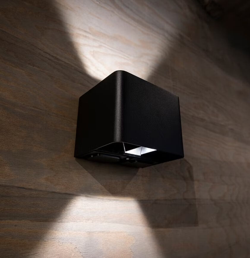 Seinävalaisin pistorasialla SLC Shadow, 2x5W, 2700/3000/4000K, IP65, musta