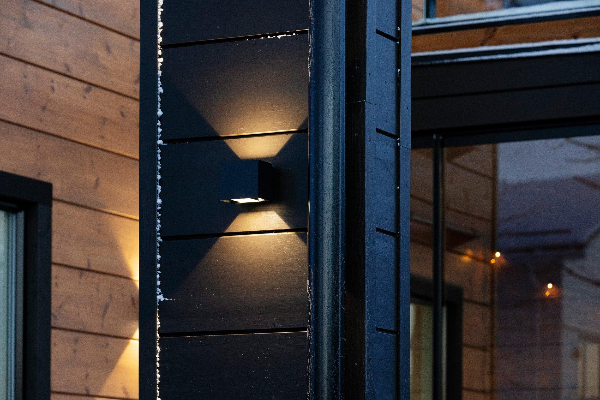 Seinävalaisin Jupeled Forma, 10W, 3000K, IP65, Musta