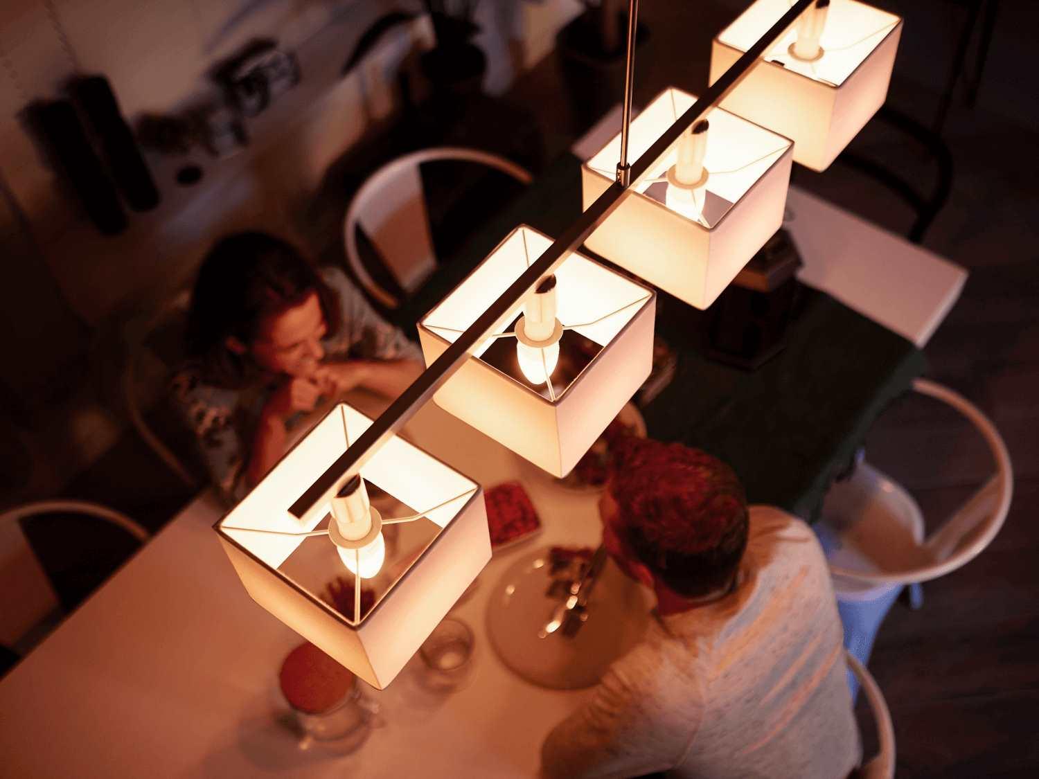 Philips Hue white and color ambiance B39 E14-älylamppu, 470lm